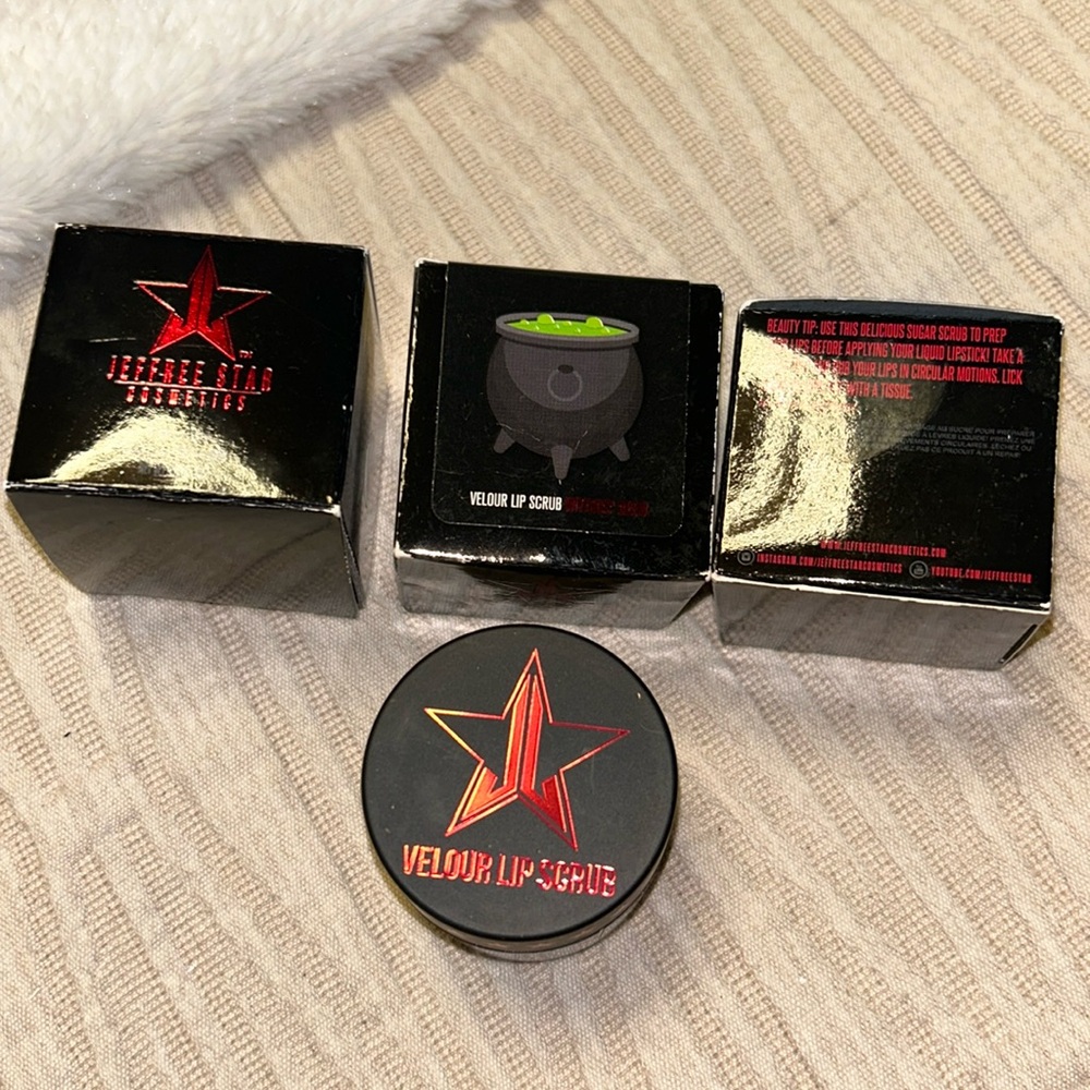 Jeffree Star New in Box Velour Lip
Scrub "Witches Brew"
• 30g